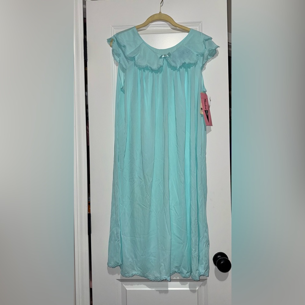 Vintage NWT Shadowline Sea Foam Gown, size Large
